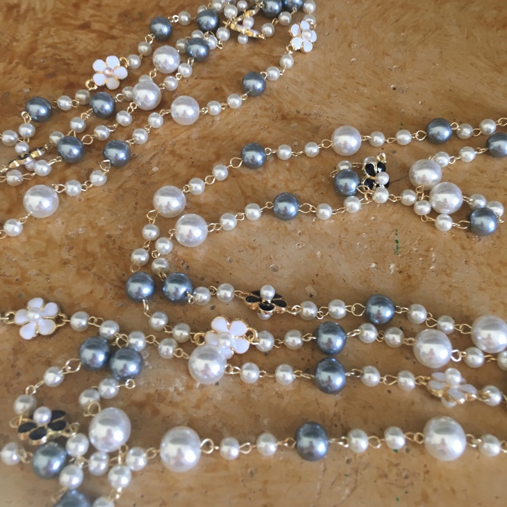 Magnolia Floral & Pearl Beaded Necklace - Picture 13 of 14